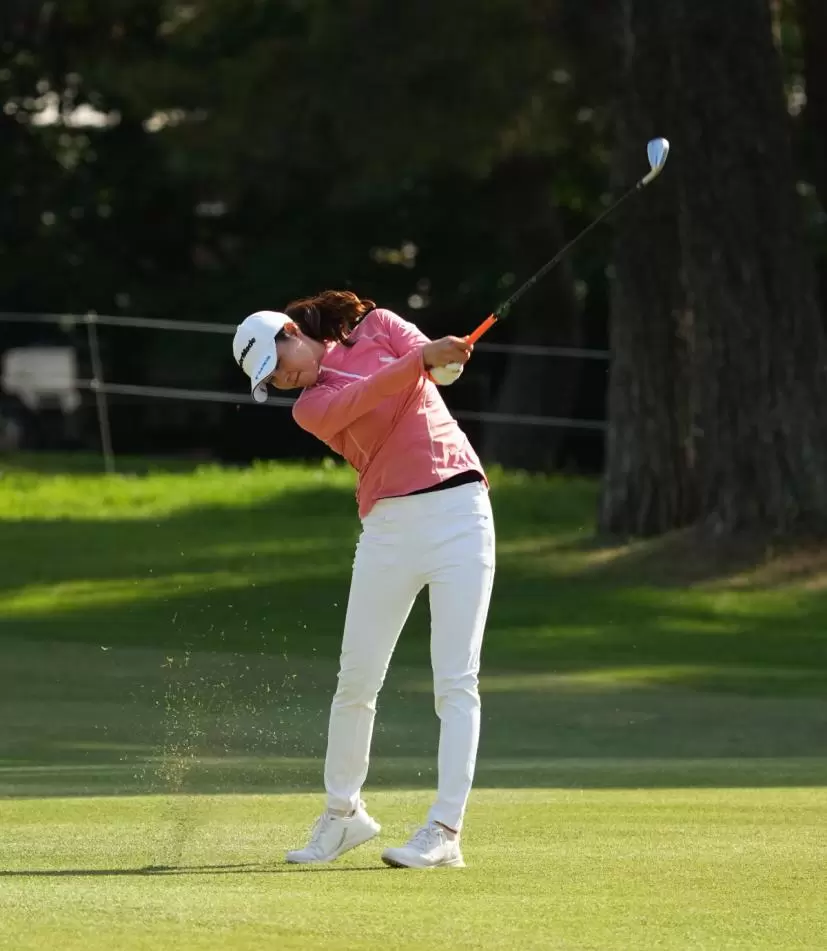 新垣比菜のアイアンスイング