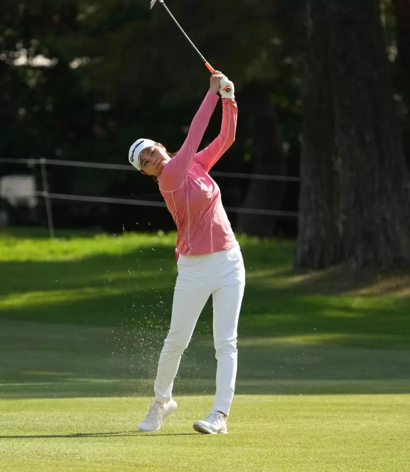 新垣比菜のアイアンスイング