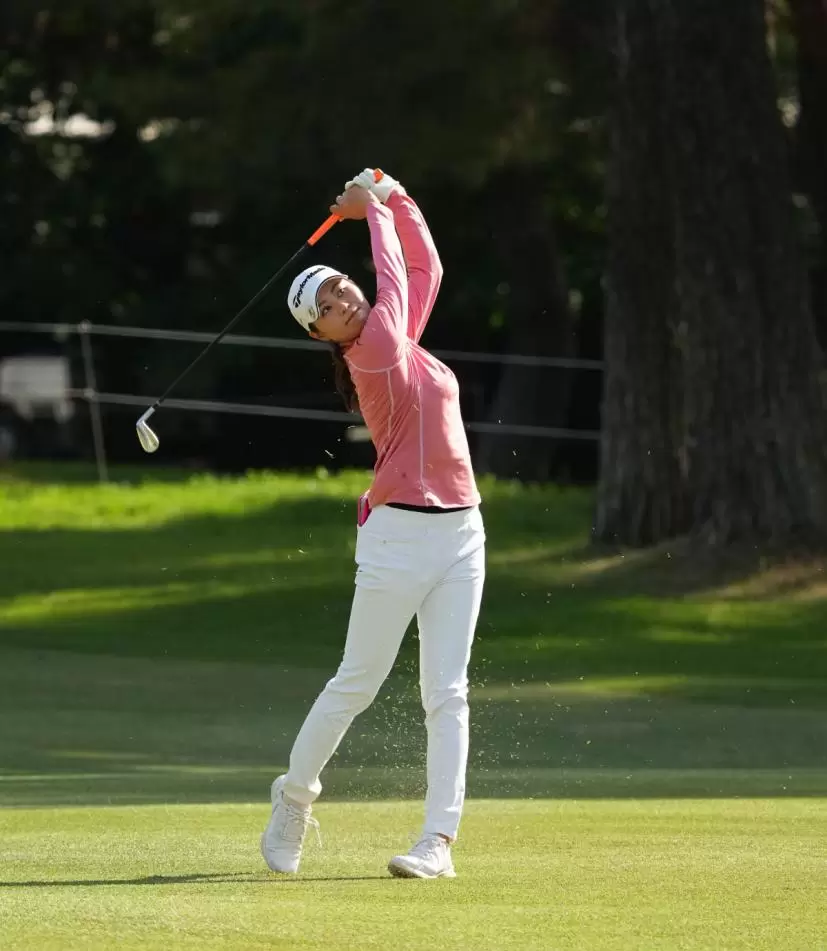 新垣比菜のアイアンスイング