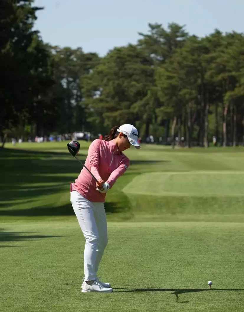 新垣比菜のドライバースイング