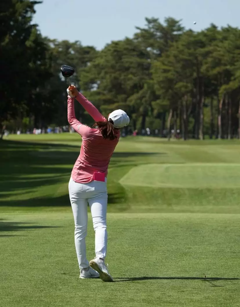 新垣比菜のドライバースイング