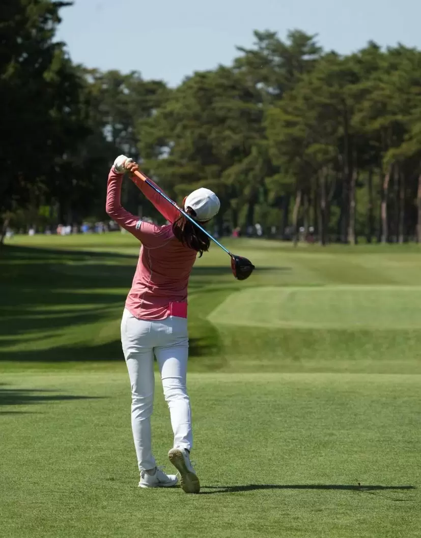 新垣比菜のドライバースイング