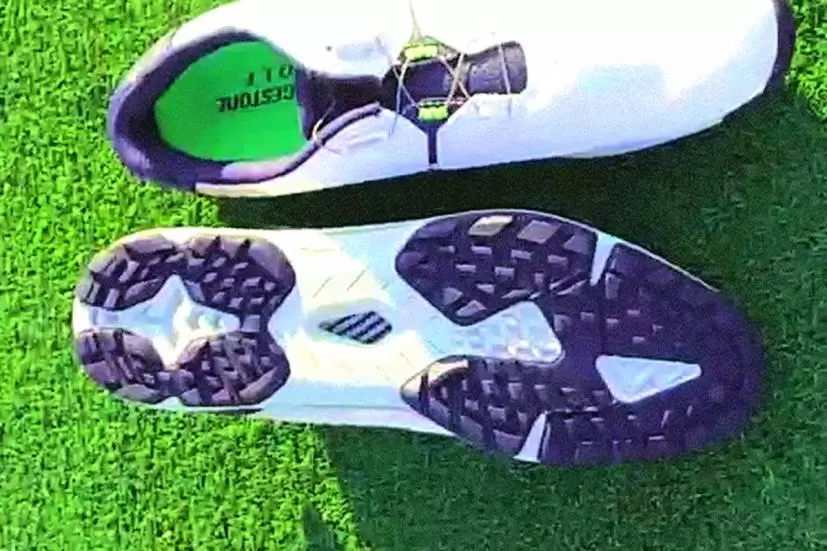 スパイクレスシューズ