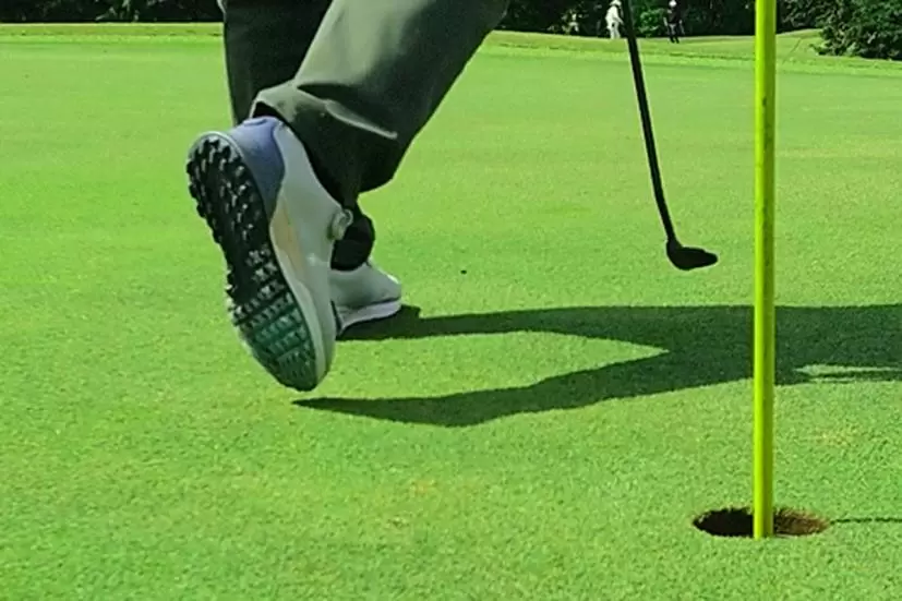 ゴルフシューズ