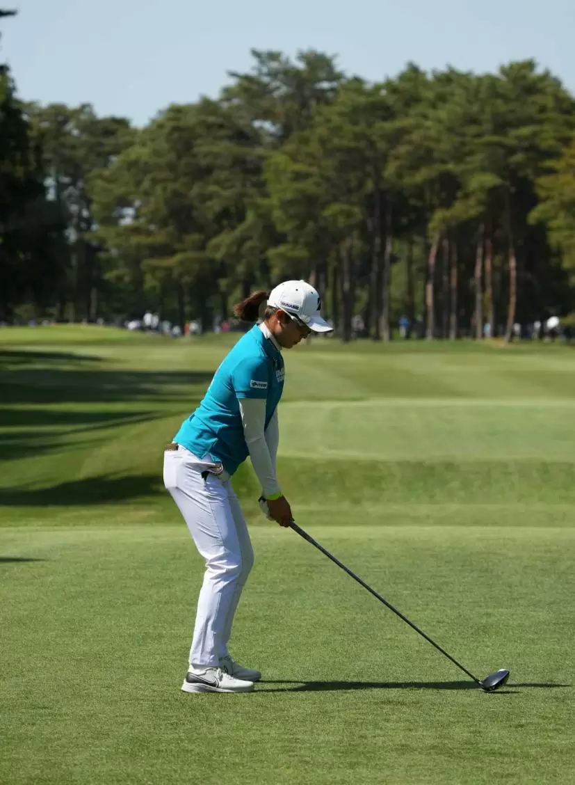 大里桃子のドライバースイング