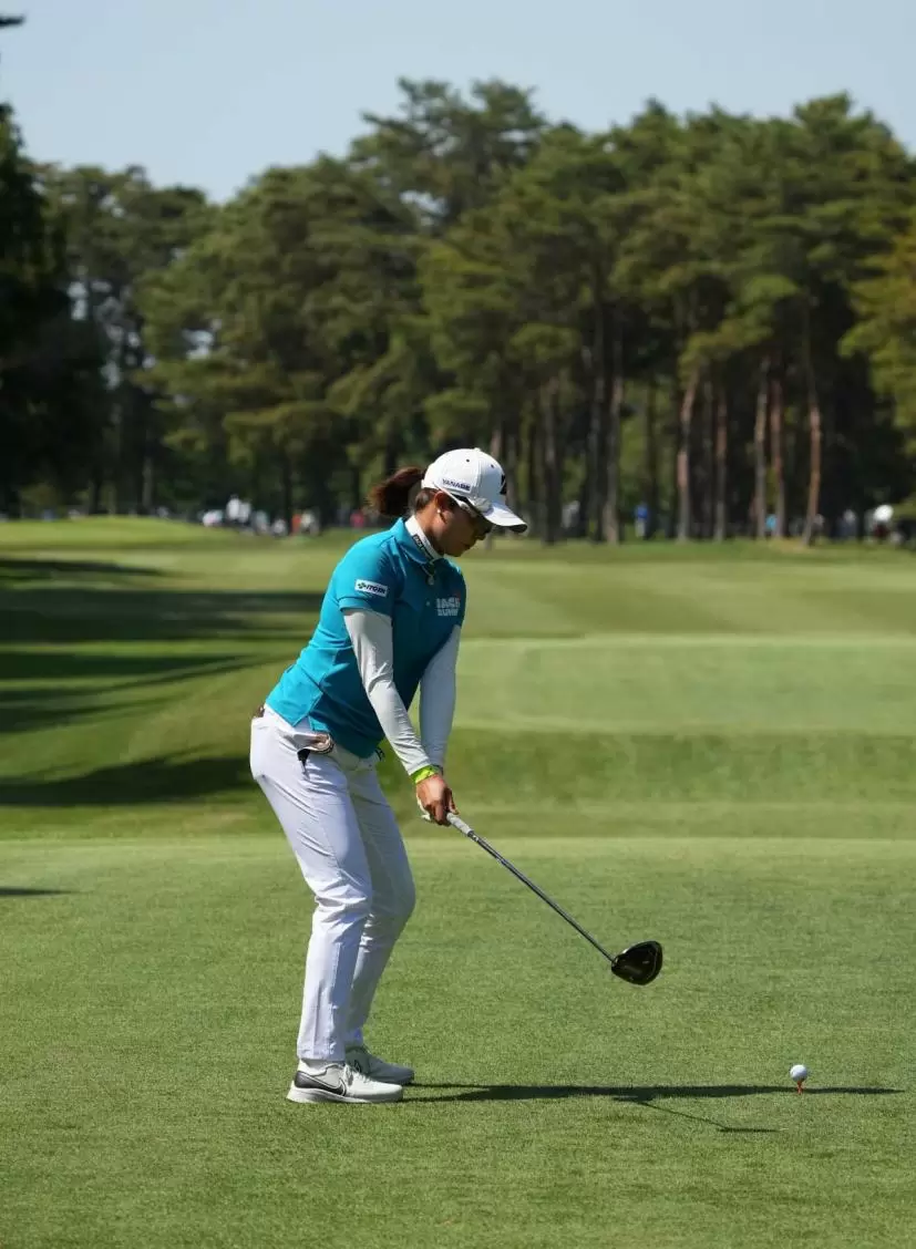 大里桃子のドライバースイング