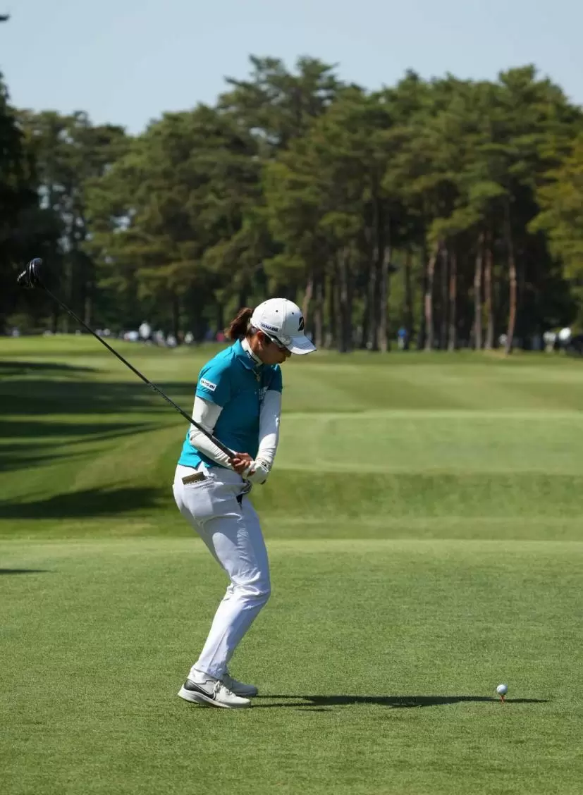 大里桃子のドライバースイング