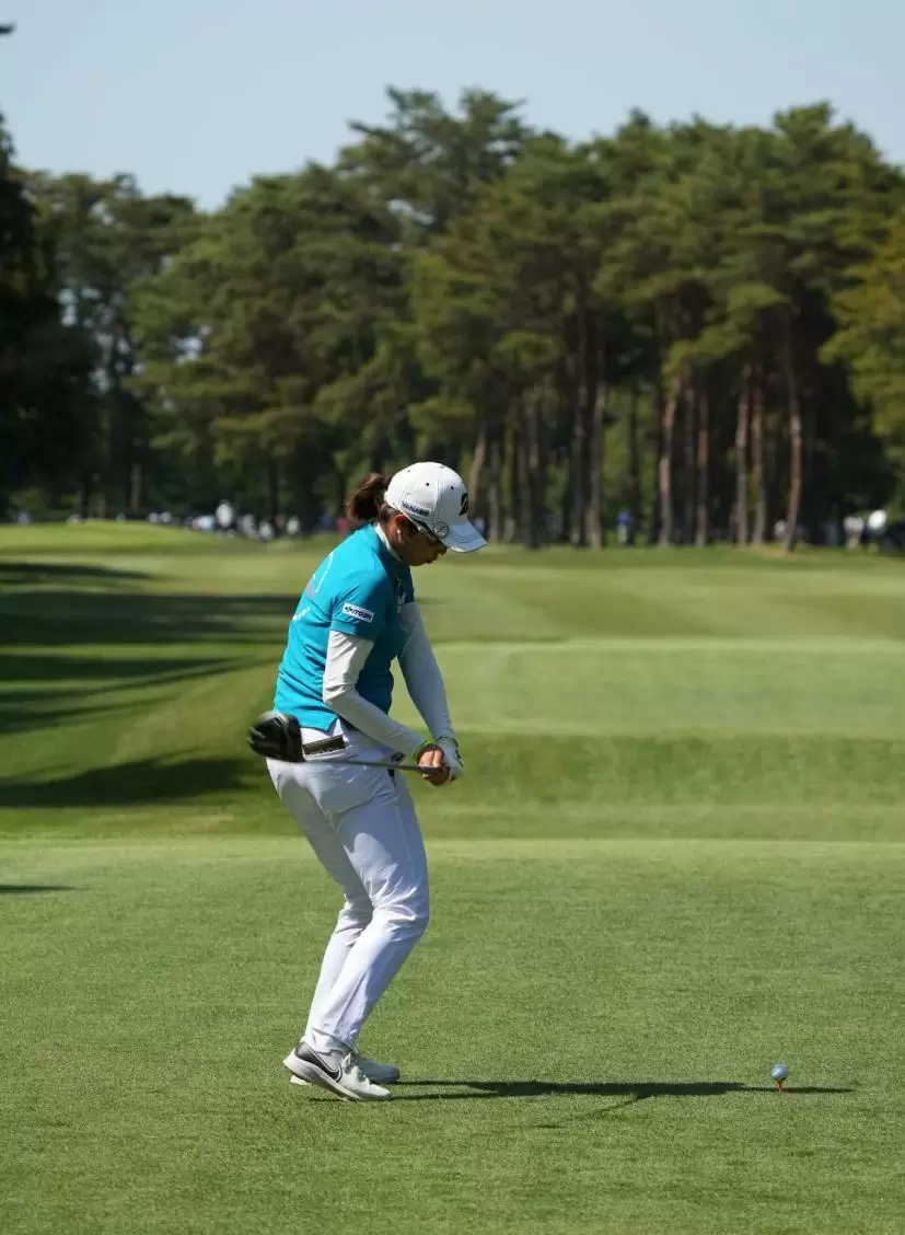 大里桃子のドライバースイング