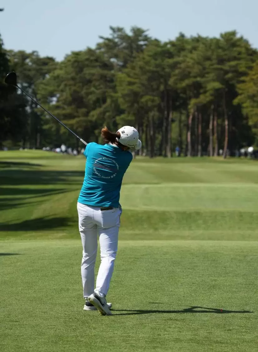 大里桃子のドライバースイング