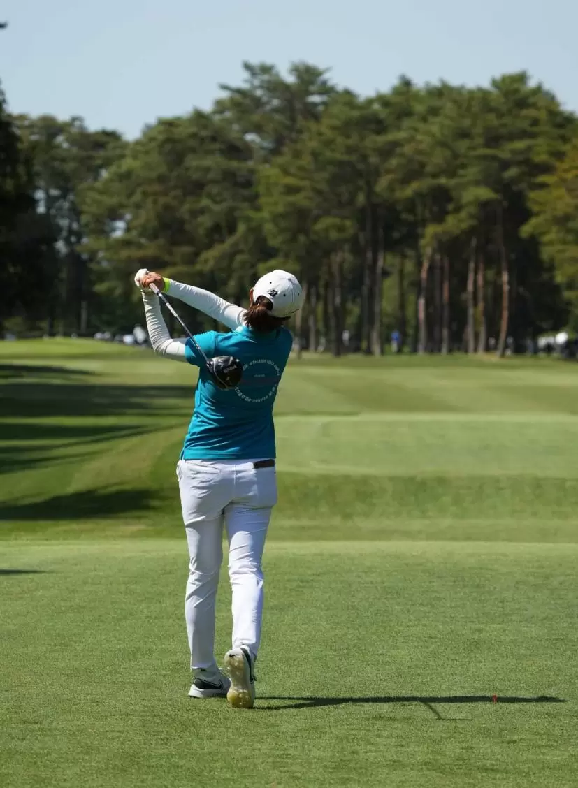 大里桃子のドライバースイング