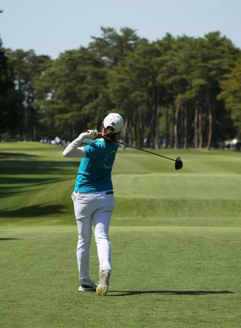 大里桃子のドライバースイング