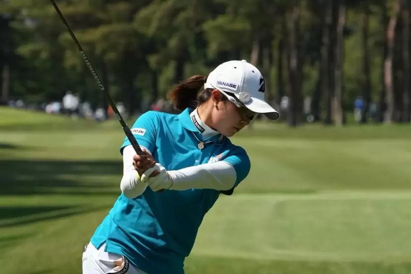 大里桃子のドライバースイング