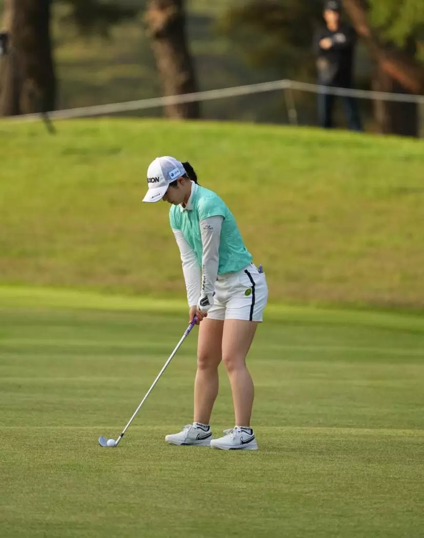 尾関彩美悠のアイアンスイング