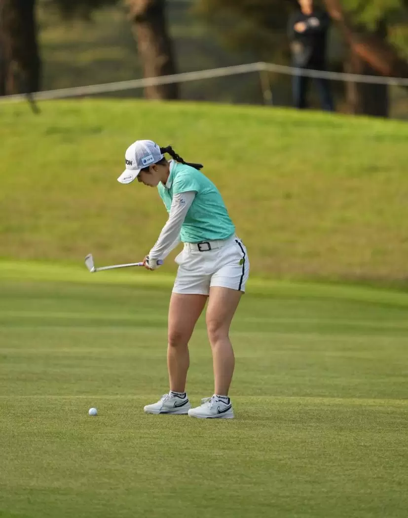 尾関彩美悠のアイアンスイング