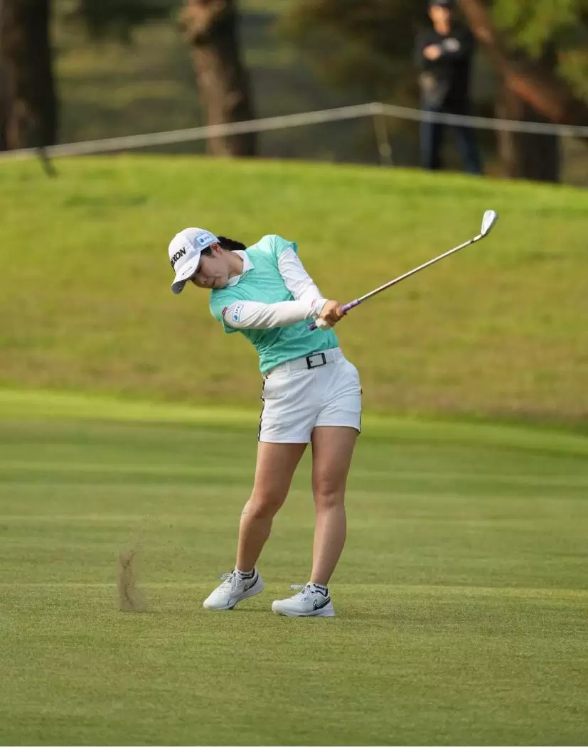 尾関彩美悠のアイアンスイング