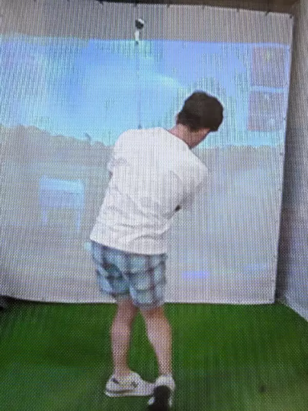 写真４４－３：ヘッドが縦に上がるスイング