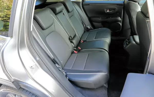 ホンダZR-V,リアシート