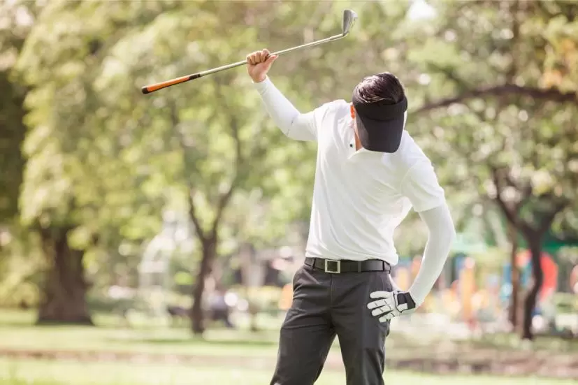 悔しがるゴルファー