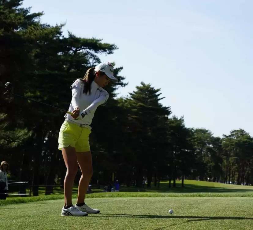 安田祐香のフェアウェイウッドスイング