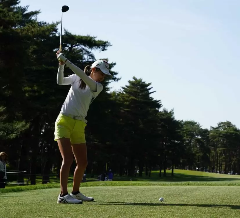 安田祐香のフェアウェイウッドスイング