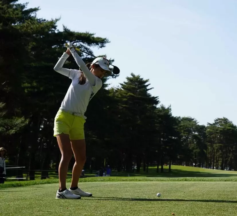 安田祐香のフェアウェイウッドスイング