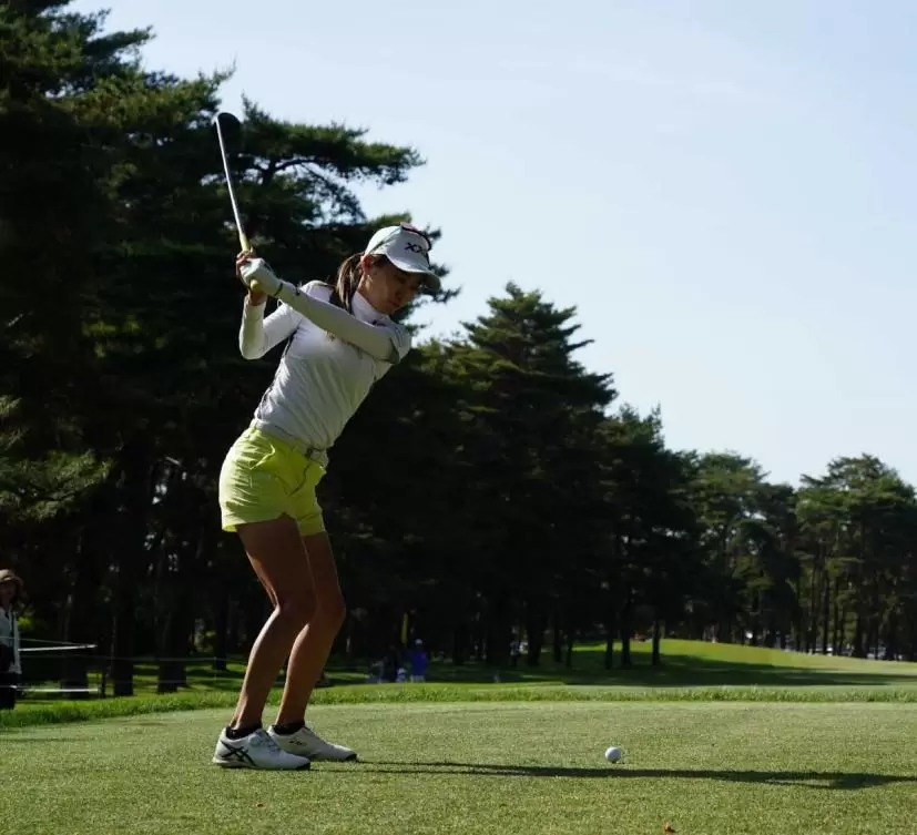 安田祐香のフェアウェイウッドスイング