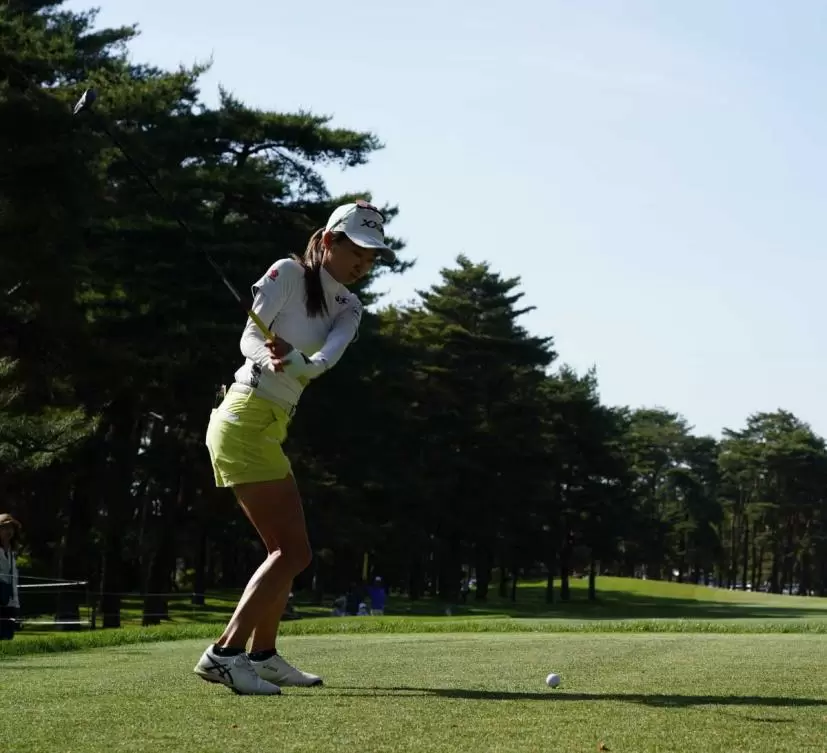 安田祐香のフェアウェイウッドスイング