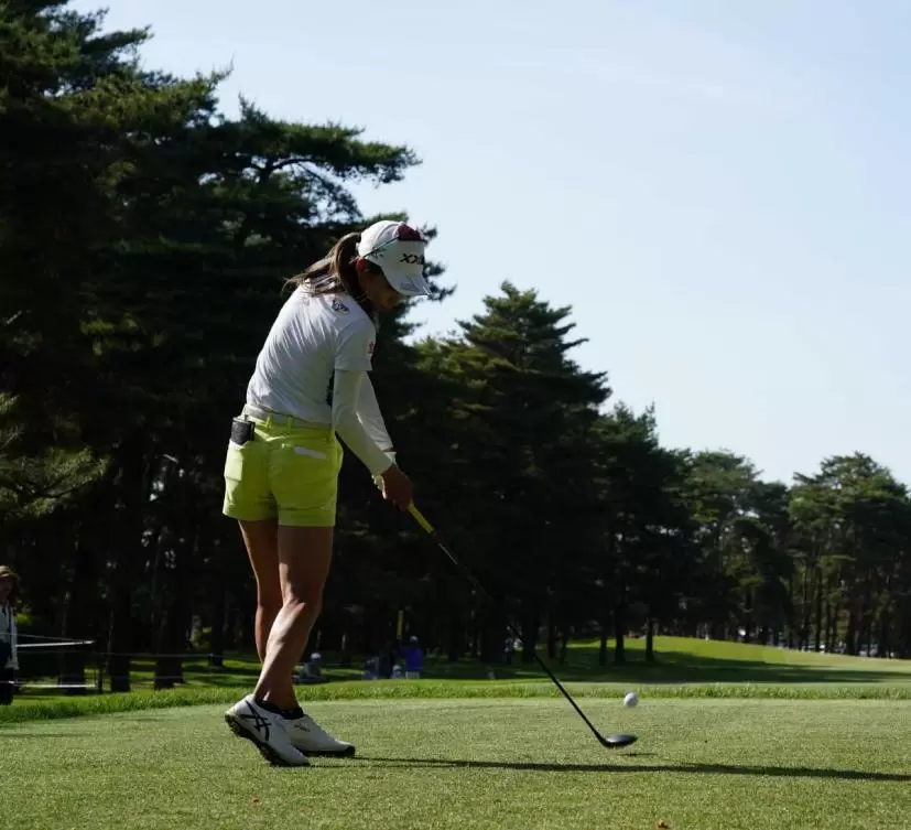 安田祐香のフェアウェイウッドスイング