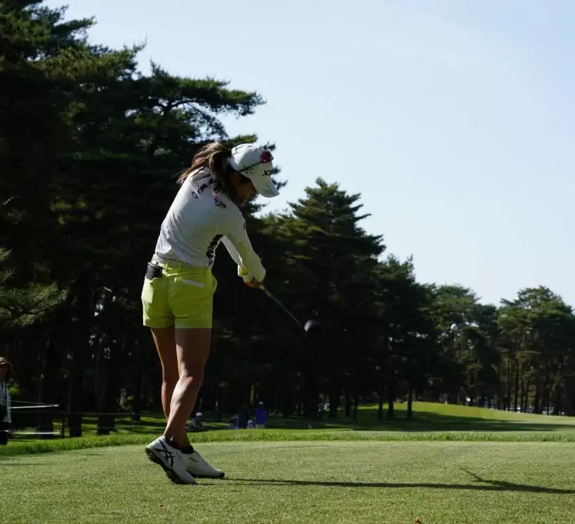 安田祐香のフェアウェイウッドスイング
