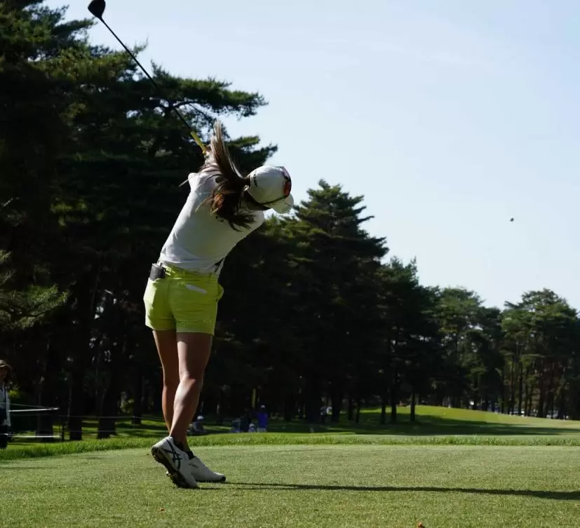 安田祐香のフェアウェイウッドスイング
