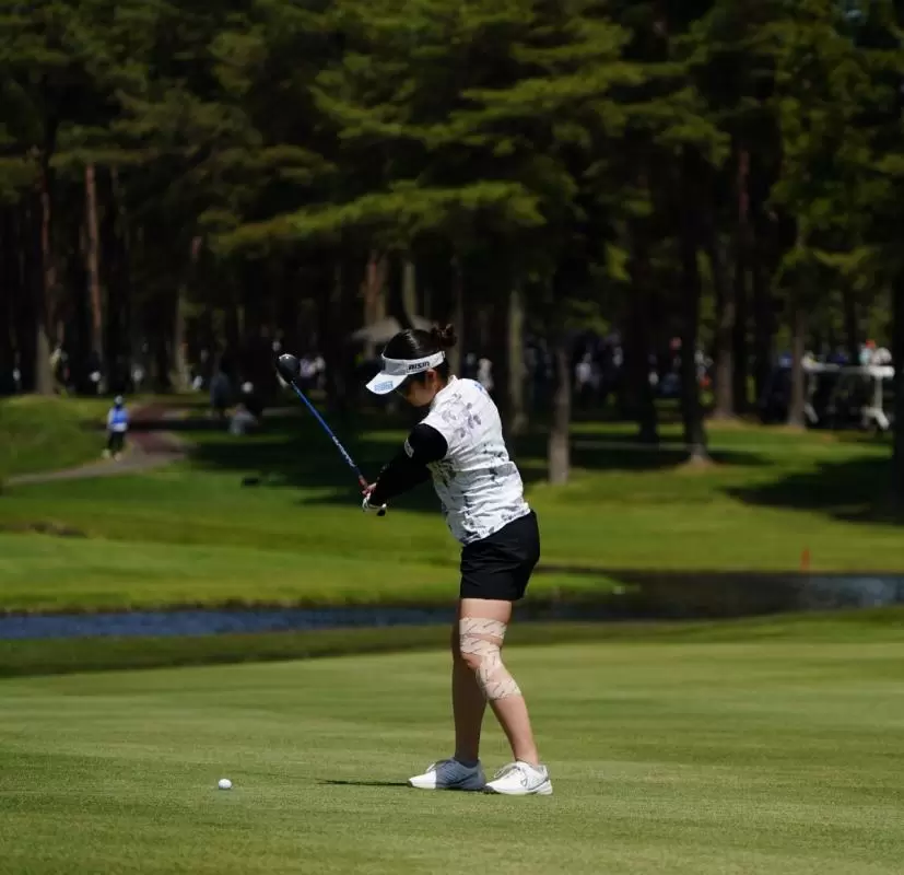 三ヶ島かなのフェアウェイウッドスイング