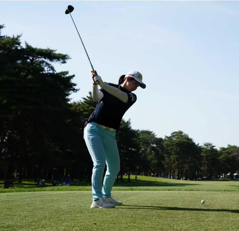 櫻井心那のドライバースイング