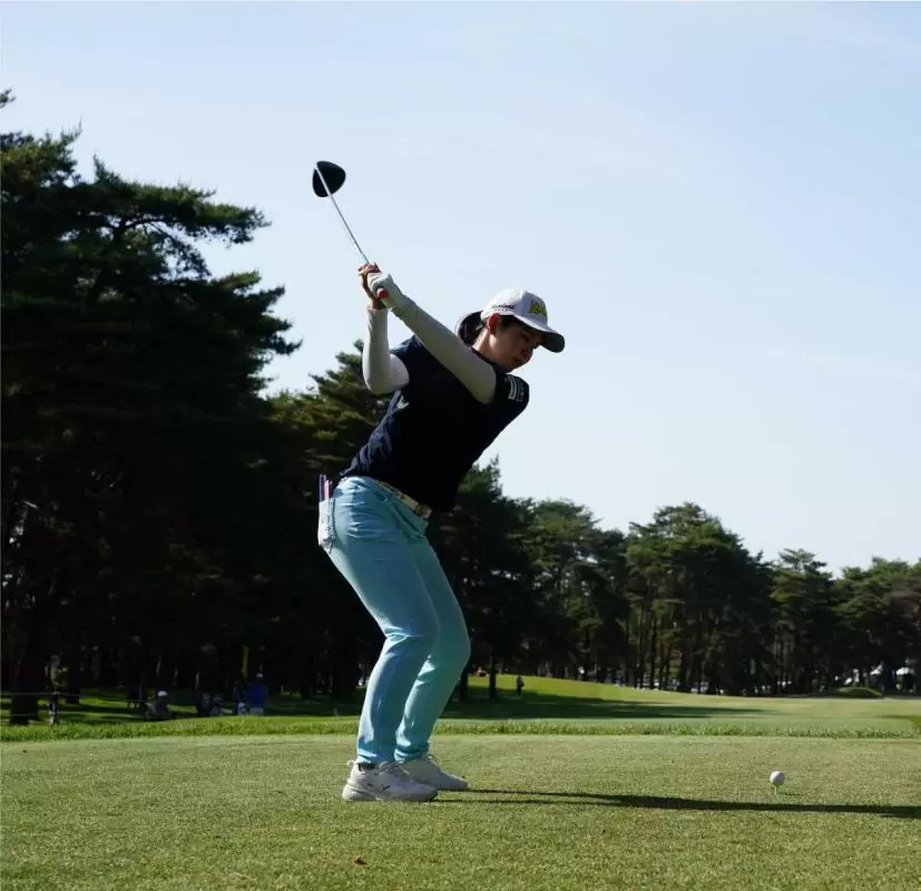 櫻井心那のドライバースイング