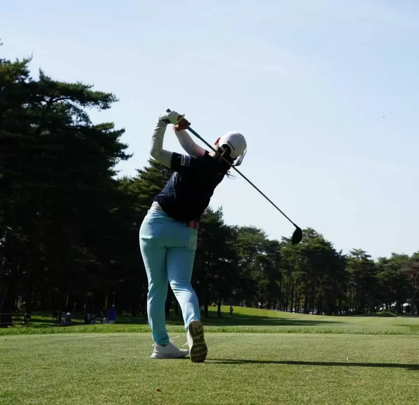 櫻井心那のドライバースイング