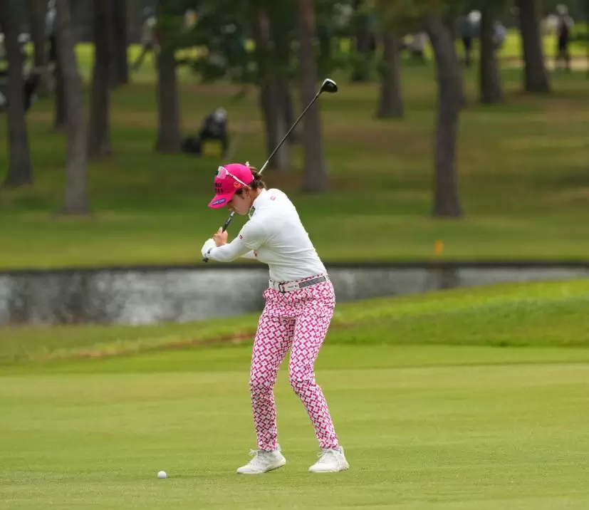 原英莉花さんのダウンスイング①