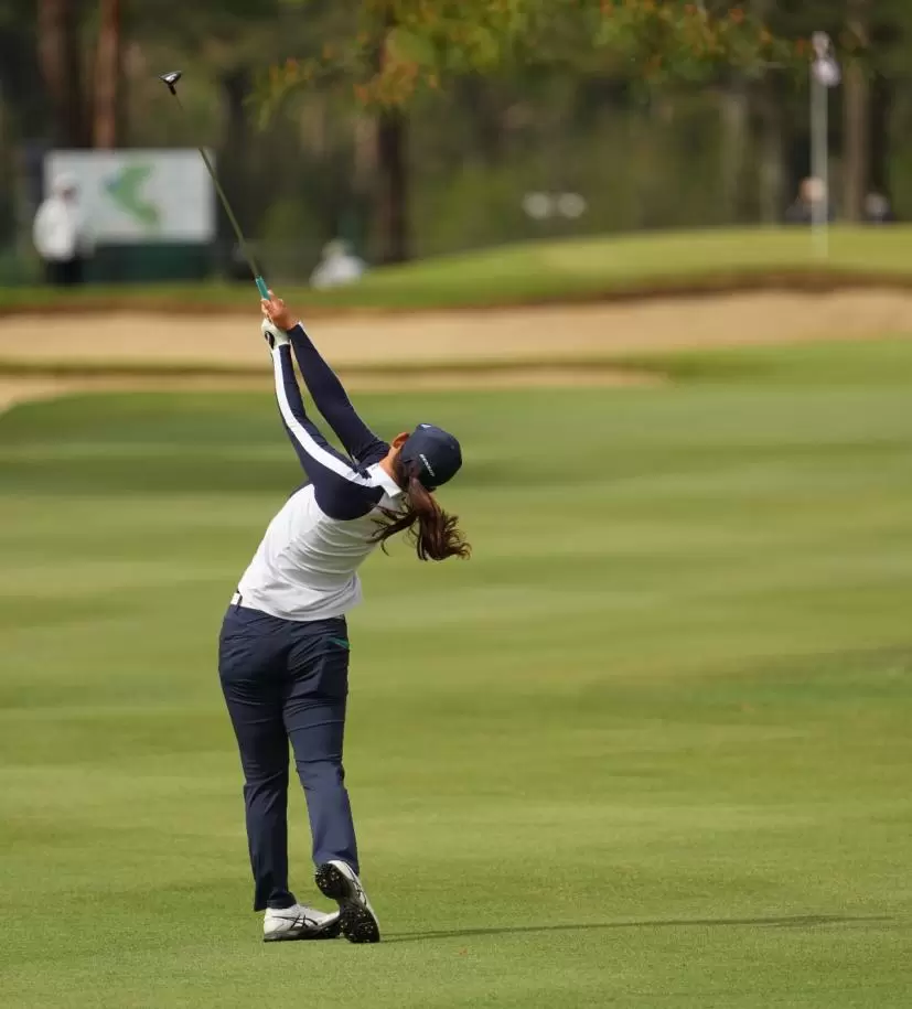 荒川怜郁のユーティリティスイング（後方）｜フォロー③