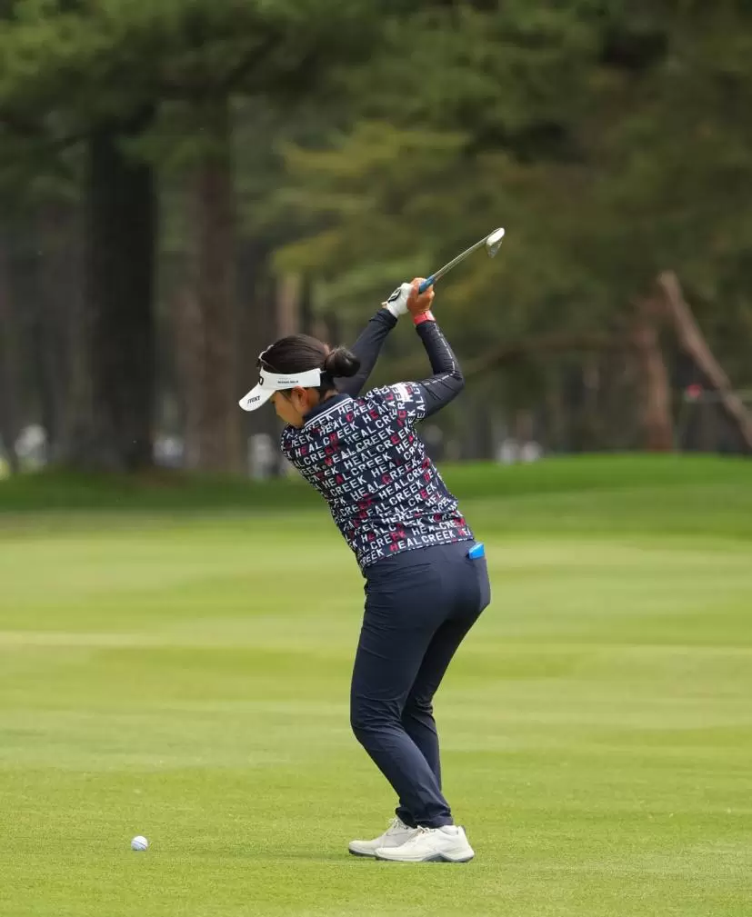 青木瀬令奈さんの切り返し（トップ）