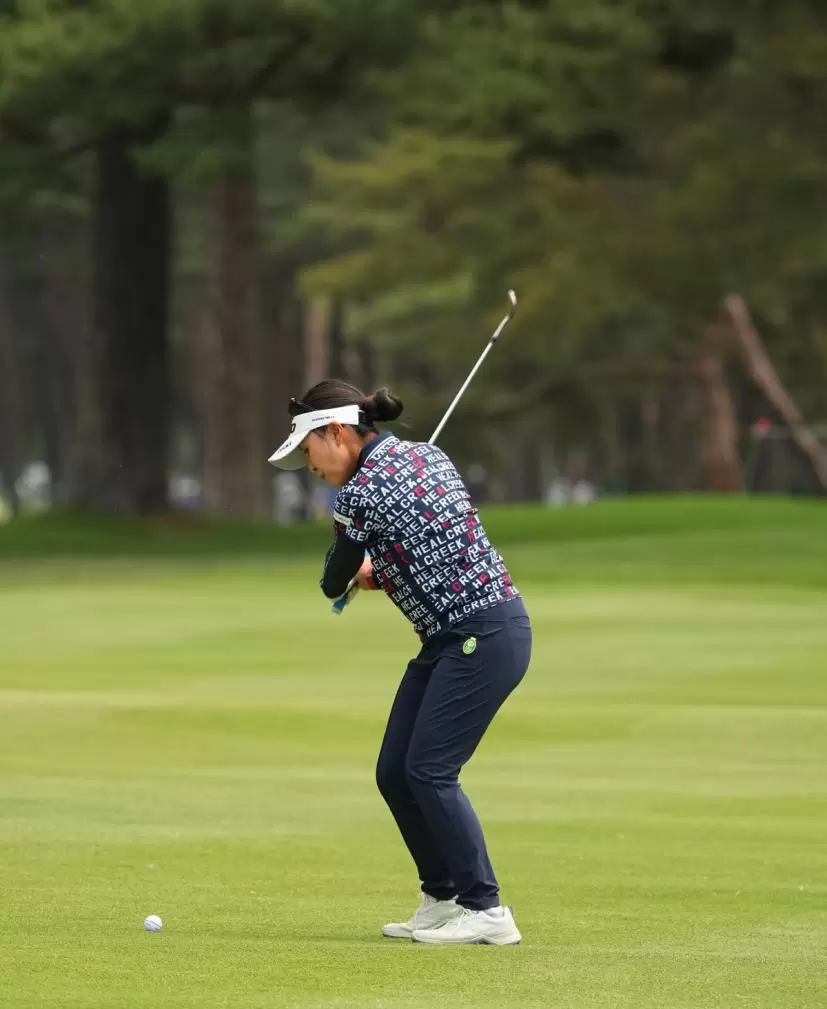 青木瀬令奈さんのダウンスイング①