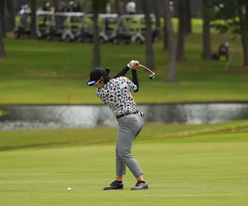 川岸史果さんの切り返し（トップ）