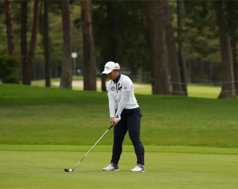 平岡瑠依のフェアウェイウッドスイング