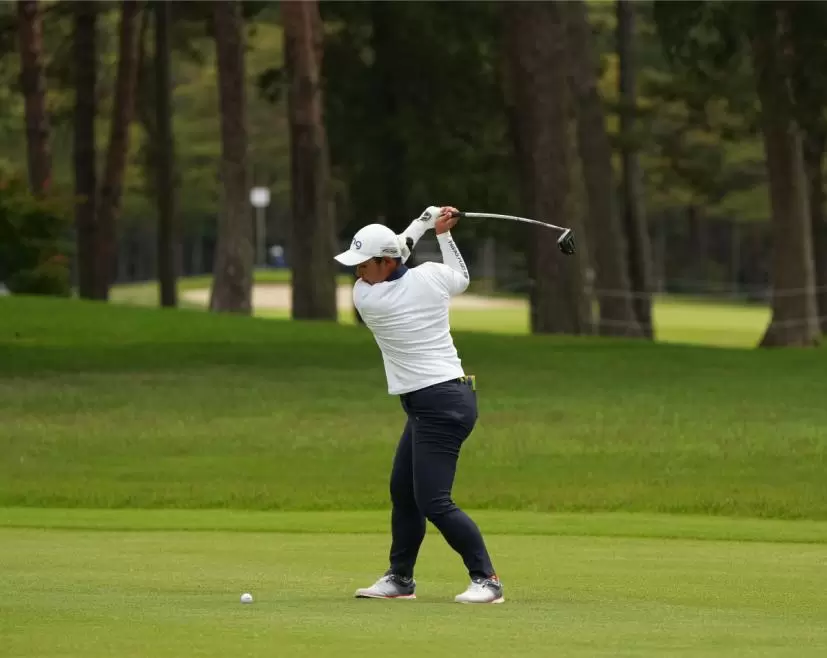 平岡瑠依のフェアウェイウッドスイング