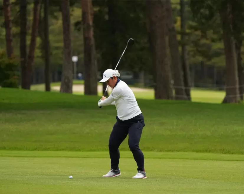 平岡瑠依のフェアウェイウッドスイング