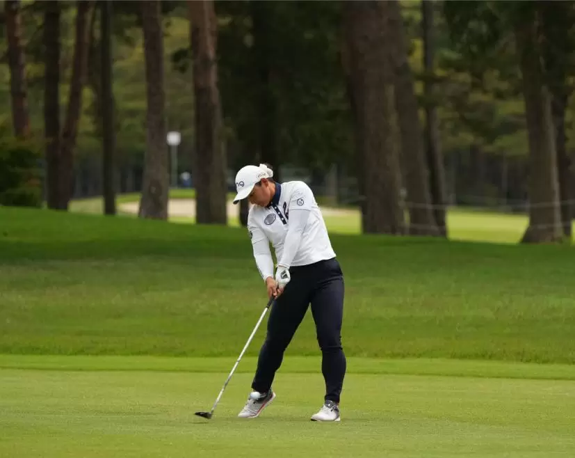 平岡瑠依のフェアウェイウッドスイング