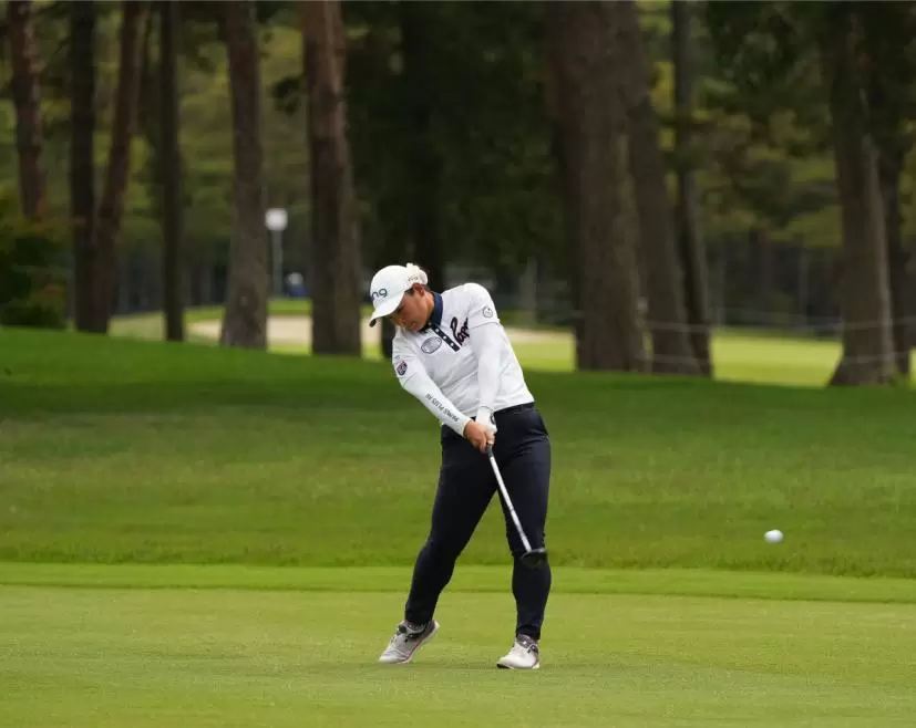 平岡瑠依のフェアウェイウッドスイング