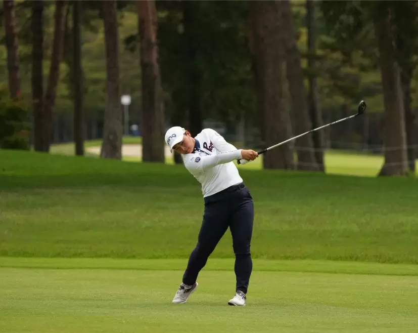 平岡瑠依のフェアウェイウッドスイング