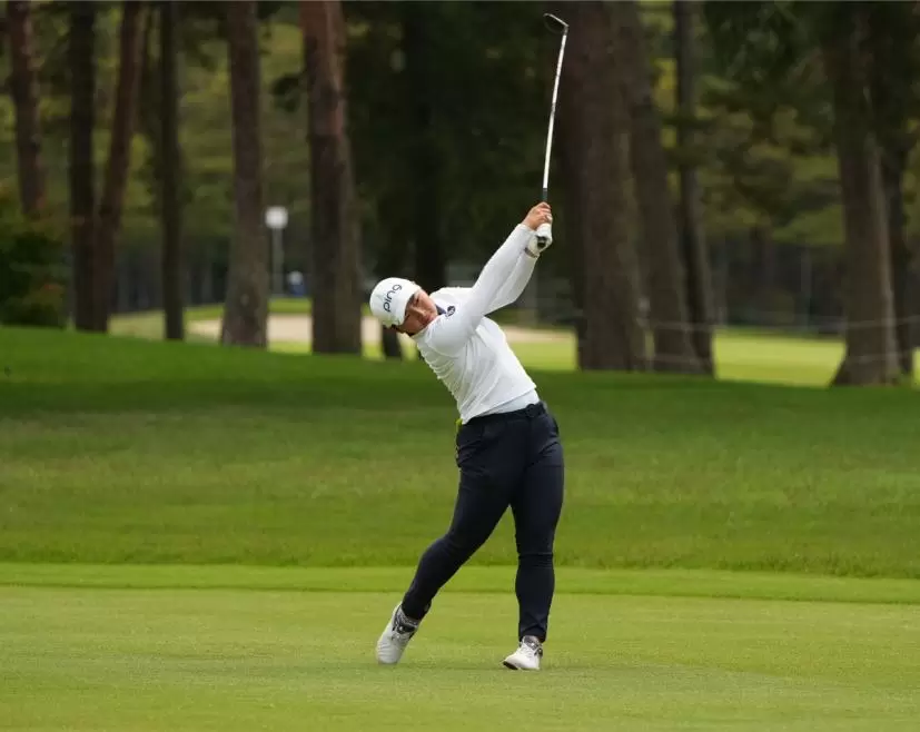 平岡瑠依のフェアウェイウッドスイング