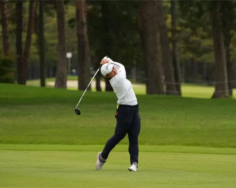 平岡瑠依のフェアウェイウッドスイング