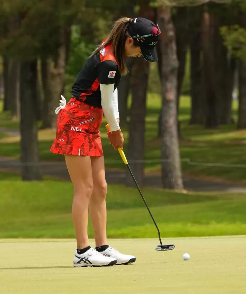 安田祐香のパッティングストローク