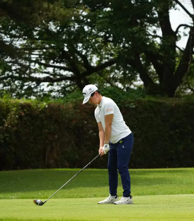 沖せいらのドライバースイング