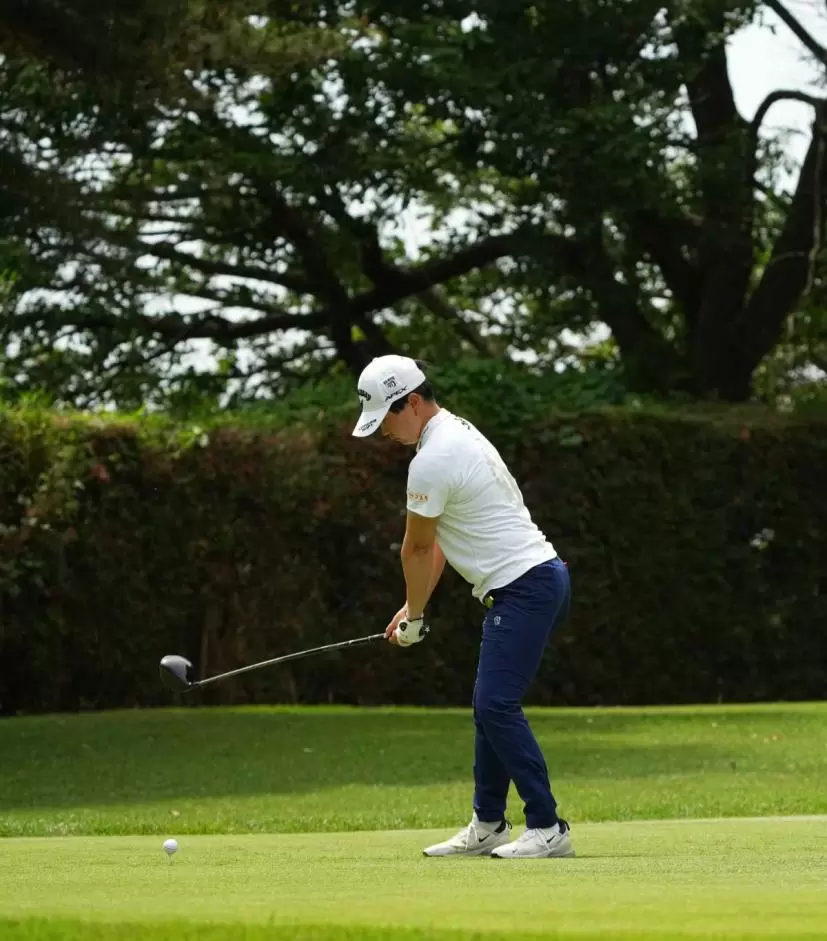 沖せいらのドライバースイング